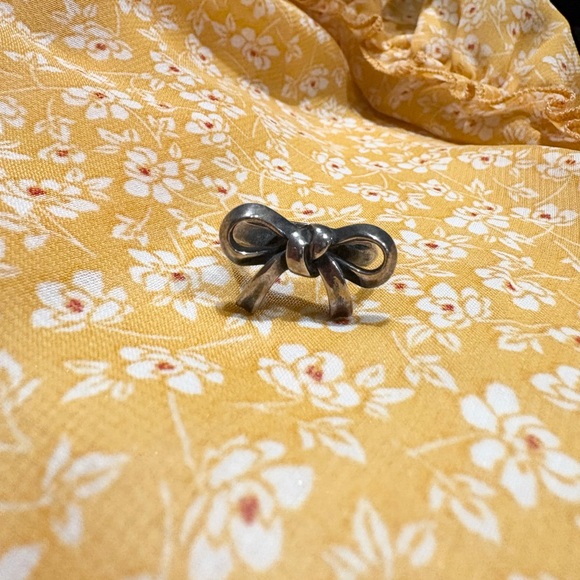 Retired James Avery Silver Bow Ring - Picture 4 of 4